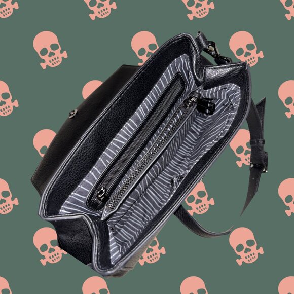 💀 DISNEY Our Universe Nightmare Before Christmas Skeleton Hands Bag 🖤 - Picture 3 of 5